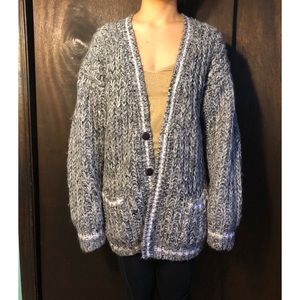 Blended gray-white wool cardigan sweater w pockets